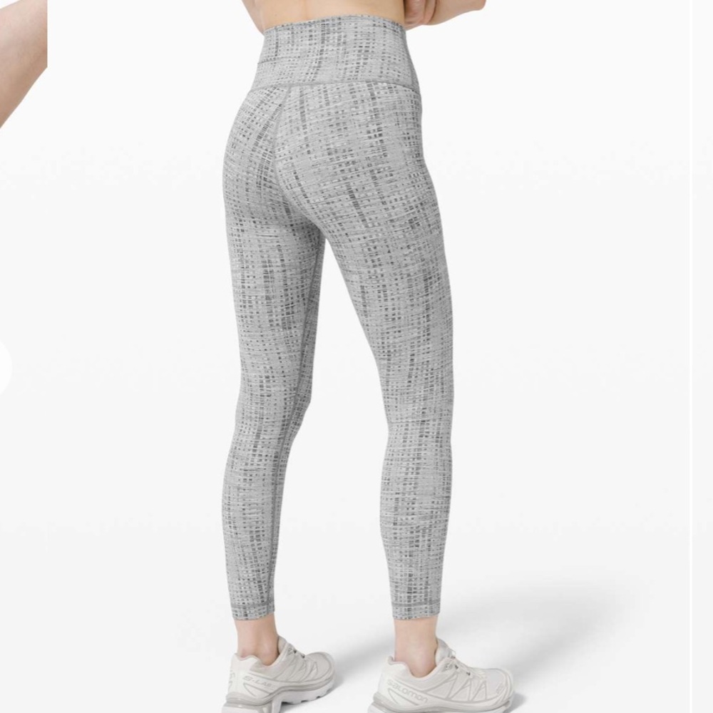 Lululemon‎ Wunder Under High-Rise Tight 25" *Luxtreme
Action Jacqaurd Black Grey